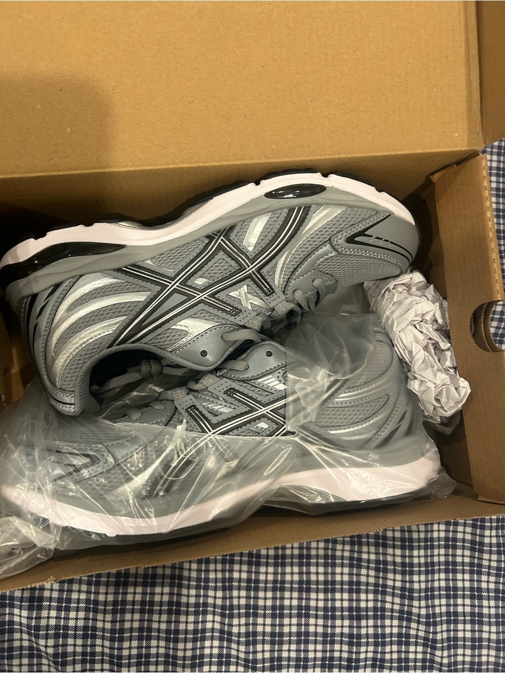 ASICS sneakers never worn size 9